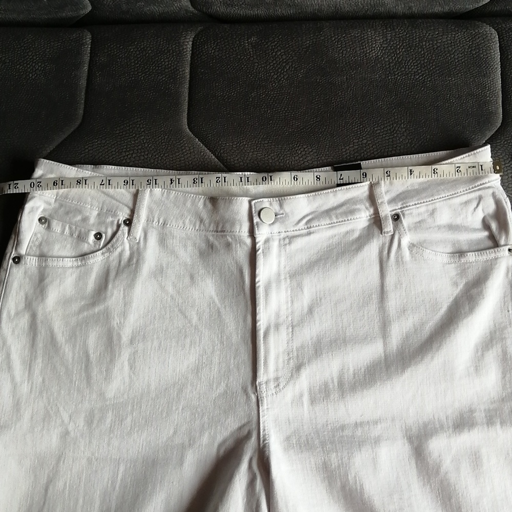 NWT Wide-Leg Jeans High-Rise Plus Size White Colour Stretchy Cropped - Picture 7 of 11